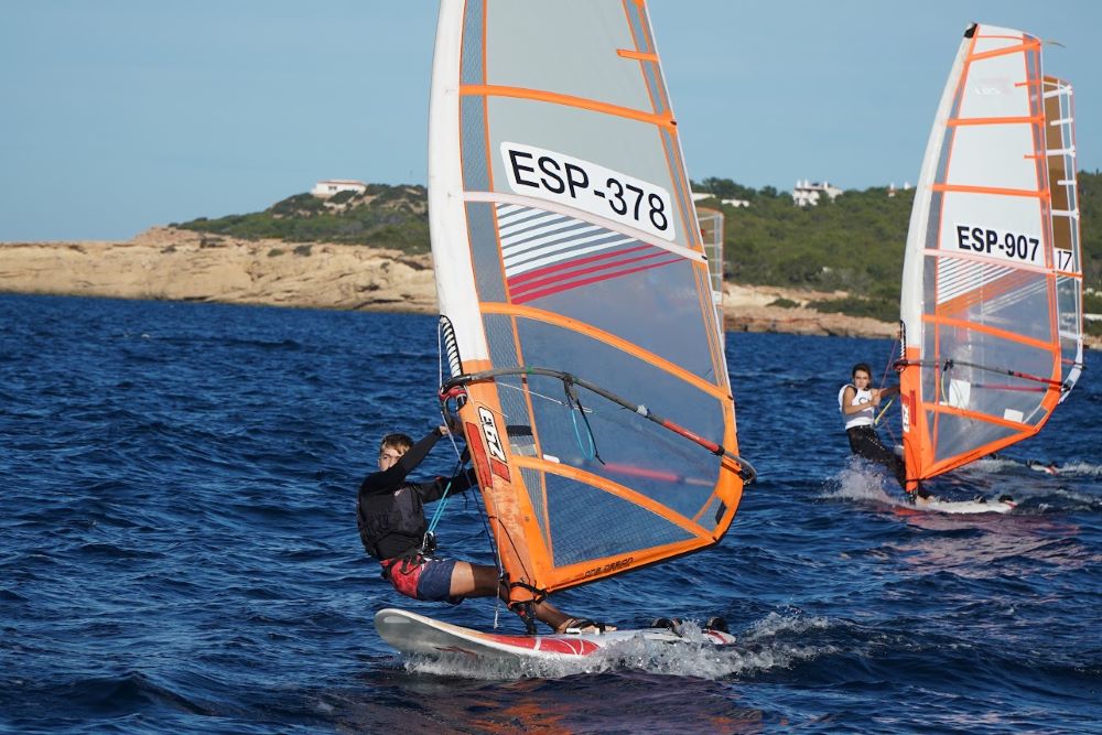 Los regatistas del CN Arenal dominan el Illes Balears de IQ Foil