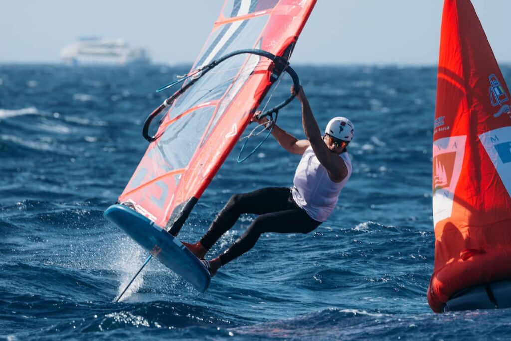 Nacho Baltasar, directo a semifinales de los Lanzarote iQFOiL Games