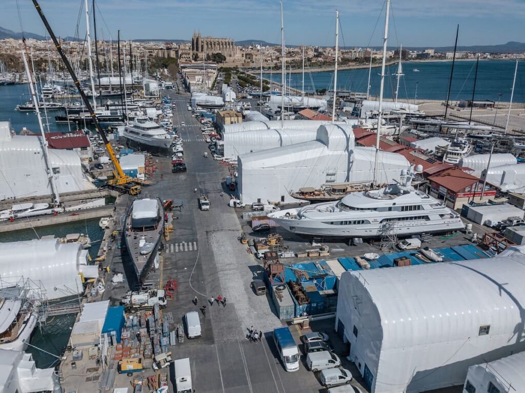 El plan ‘ecologista’ para el puerto de Palma mantiene el ‘mar de plásticos’ frente a la Catedral