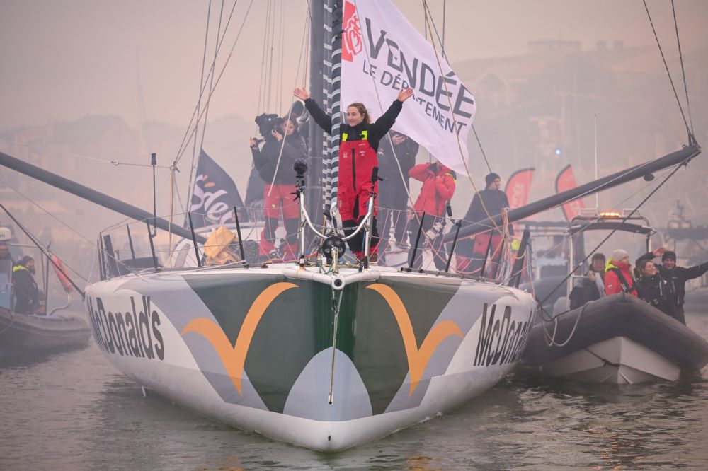 Violette Dorange hace historia en la Vendée Globe