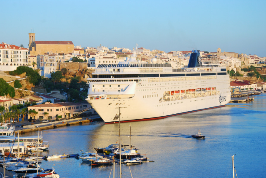 Golpe a los cruceros: Baleares les triplica la ecotasa en los meses de verano
