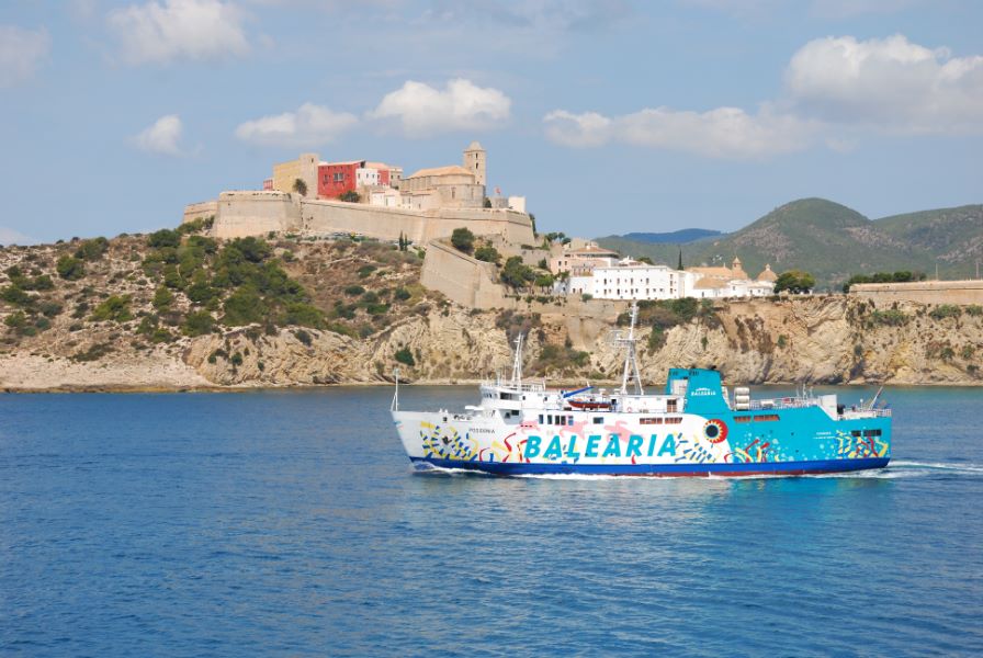 Las navieras solicitan suspender el control de afluencia de vehículos en Ibiza