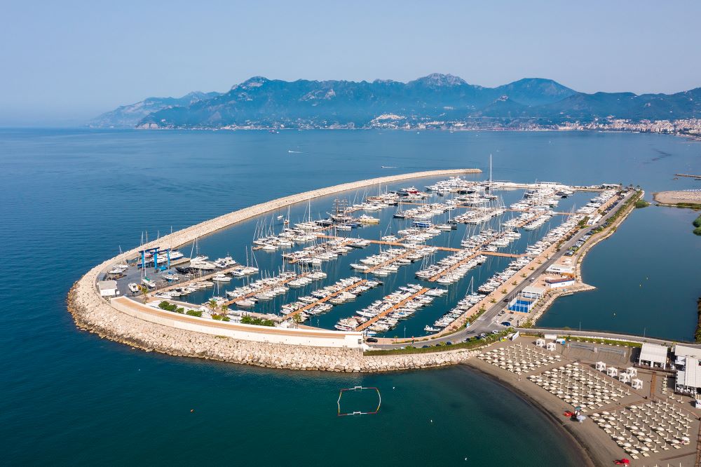 Ocibar da el salto a Italia y entra en el accionariado de Marina d’Arechi