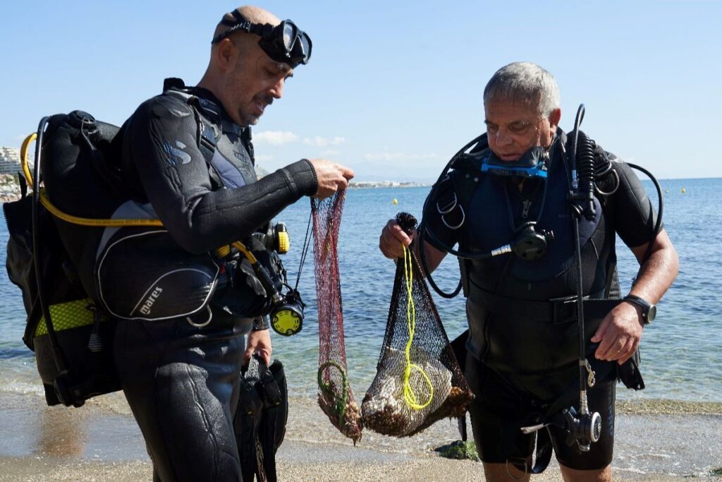 Buceadores voluntarios limpiarán los fondos marinos de 40 enclaves españoles