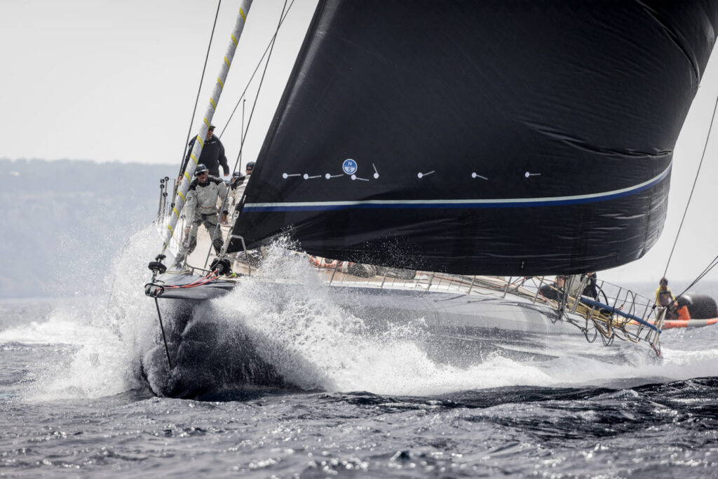 PalmaVela: el Magic Carpet se retira tras una colisión con el Spirit of Lorina