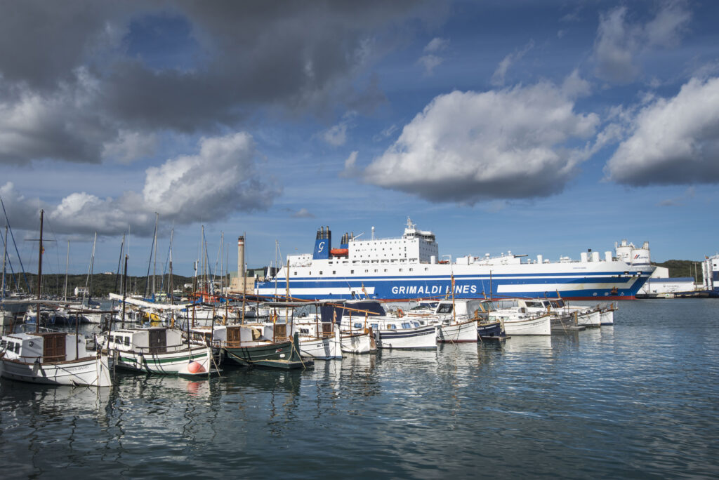 Usuarios del puerto de Mahón, preocupados por la privatización de sus amarres