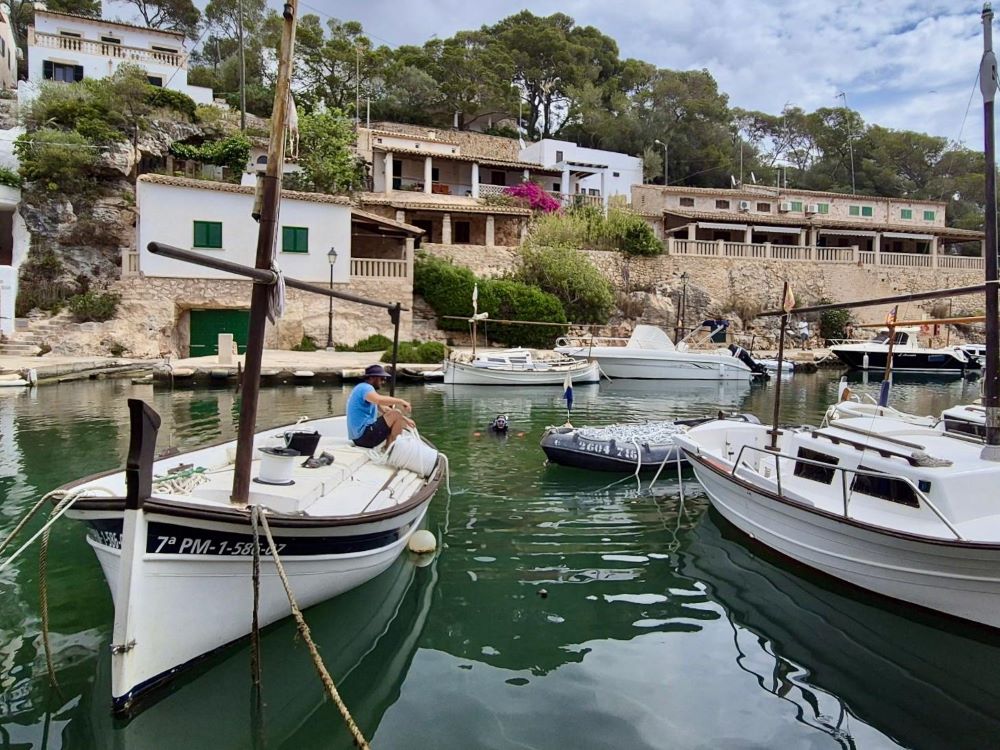 PortsIB empieza a instalar un nuevo tren de fondeo en Cala Figuera