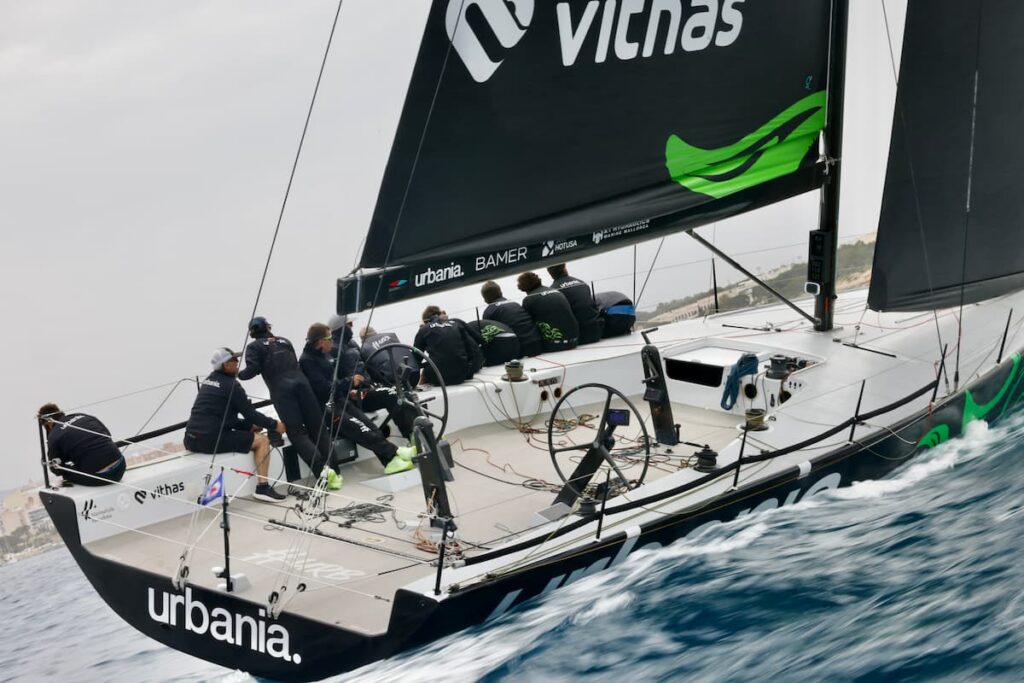 Un error en la ubicación de una boya impide al Urbania pelear por la victoria