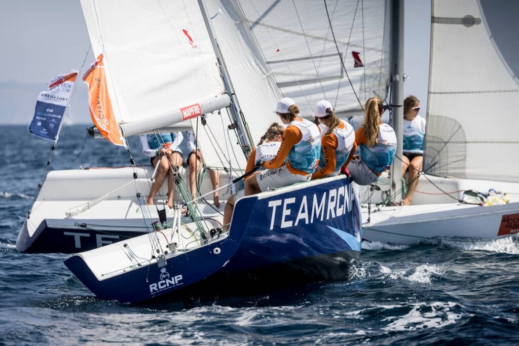 Las mujeres de la Armada desembarcan en la Copa del Rey