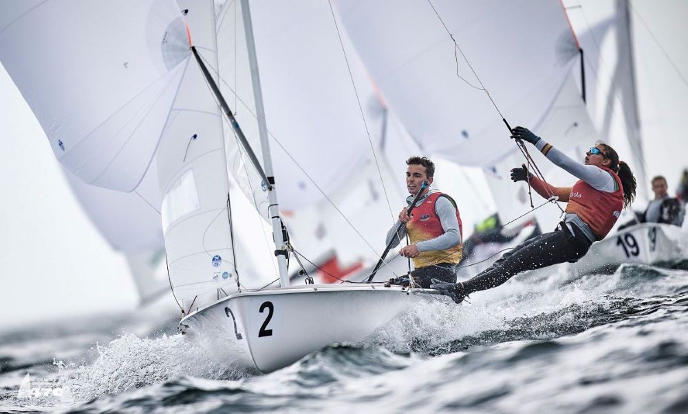 Xammar y Cardona se colocan líderes del Mundial de 470