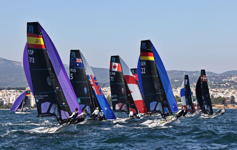 Los vientos suaves protagonizan el Europeo de 49er
