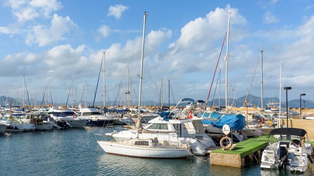 Esperpéntico intento de robo de una lancha a plena luz del día en Can Picafort