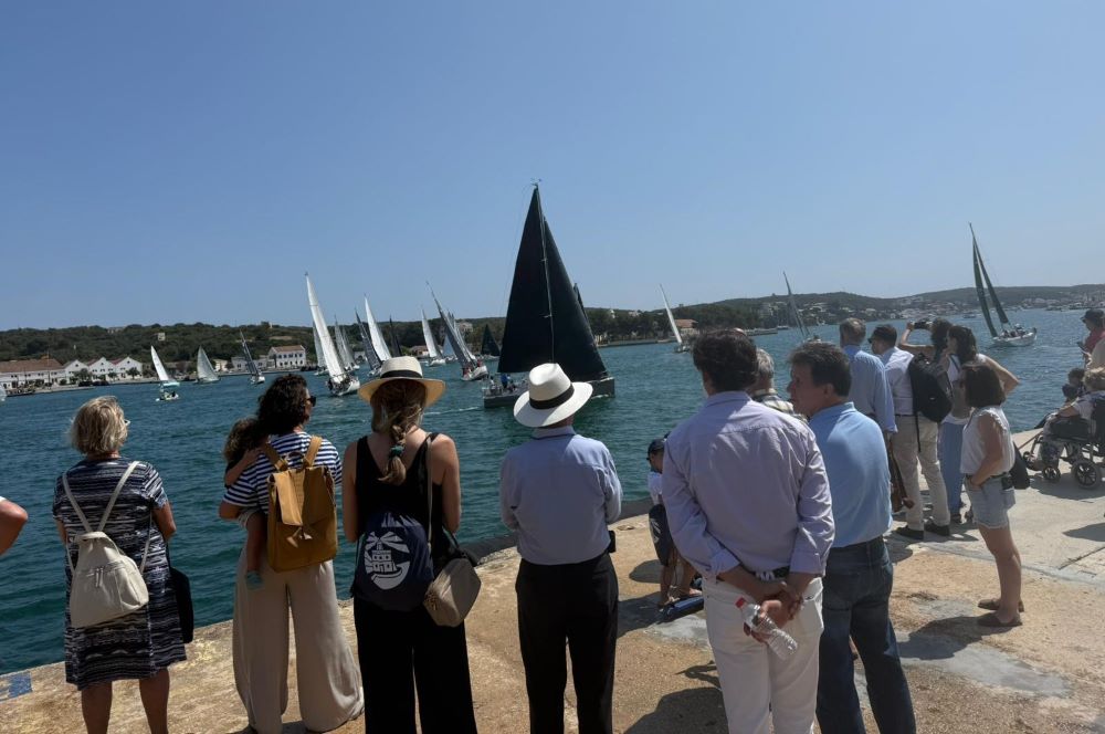 Más de 40 entidades participan en la Jornada de Puertos Abiertos de Maó