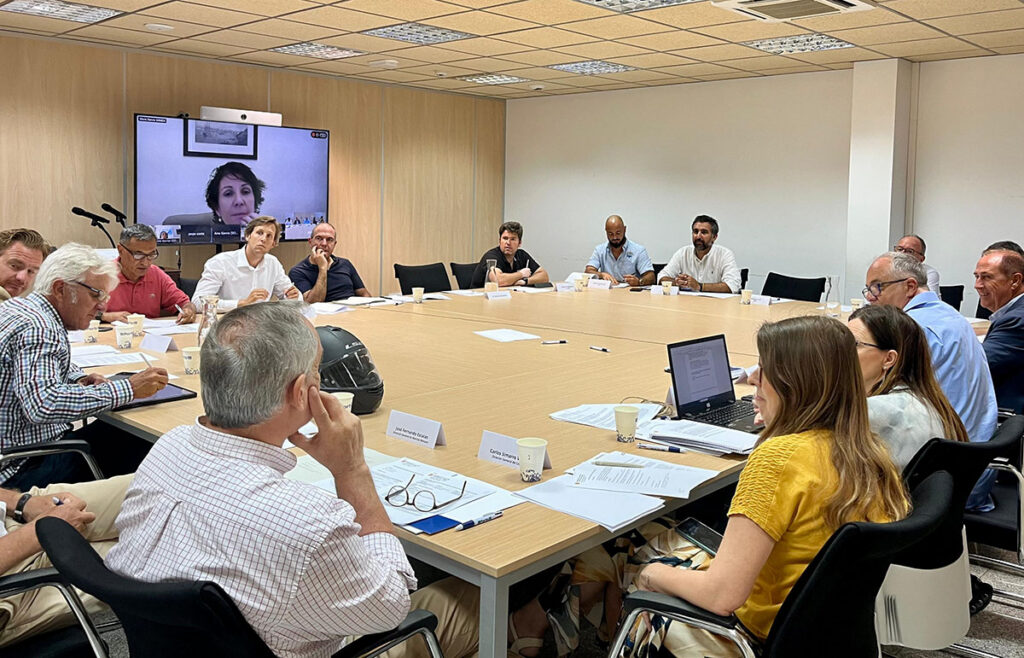 La Mesa Náutica de Baleares muestra su preocupación por la masificación y el chárter pirata