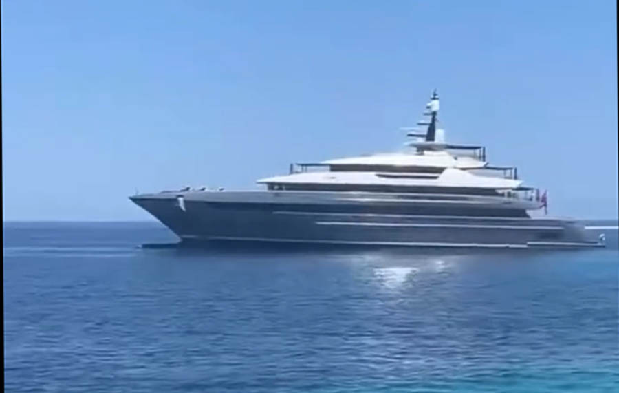 Attila, un superyate de 70 millones encallado en Es Pujols