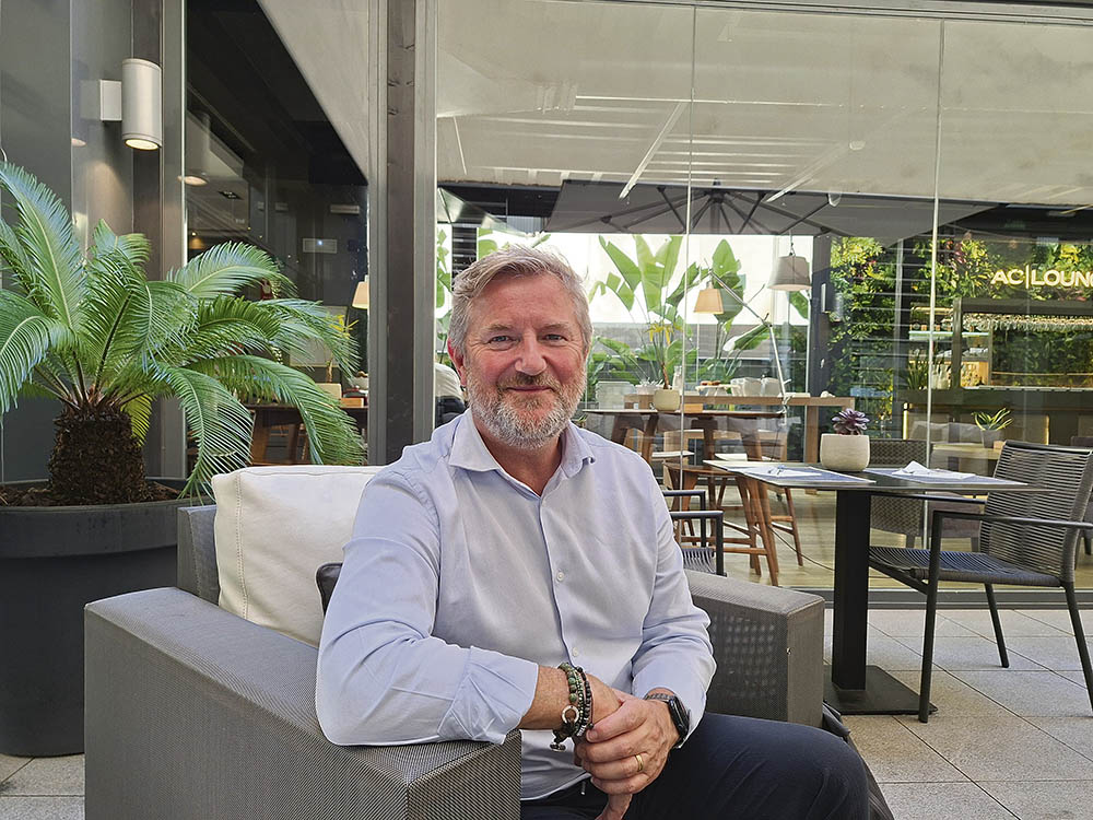 Dean Smith: «Queremos  fusionarnos  con la ciudad»