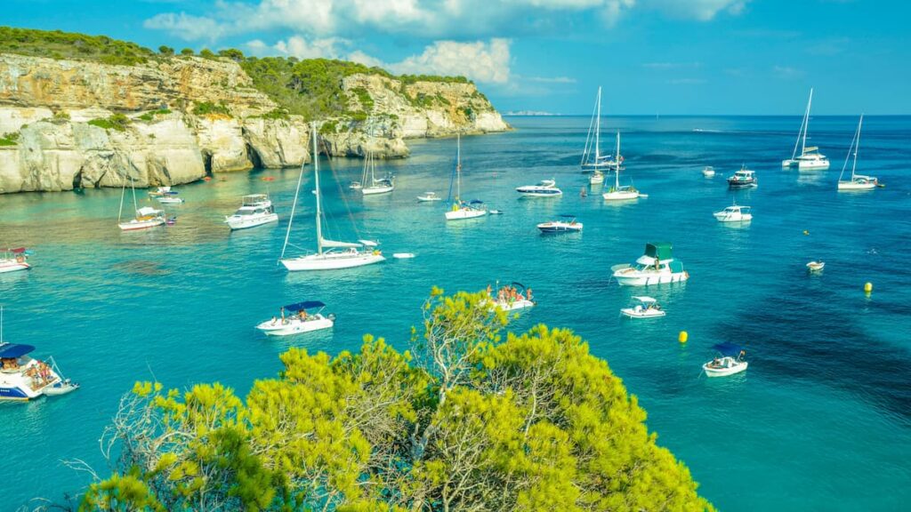 Alquiler de barcos privados: una riña de patio de colegio