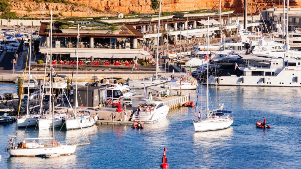 Condenan a 25 usuarios de Port Adriano a abandonar sus amarres por aplicación de la Ley de Costas