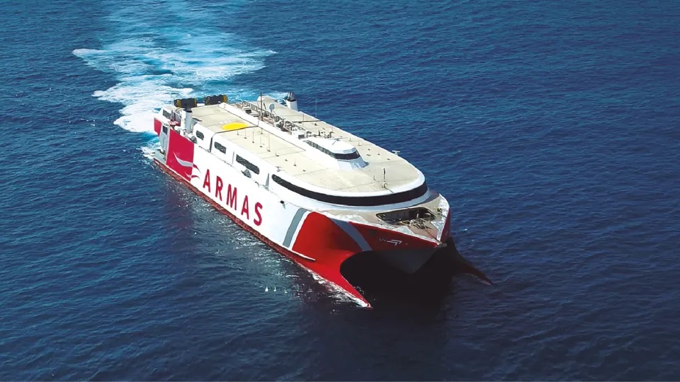 Armas Trasmediterránea vende todas sus operaciones a Baleària y DFDS
