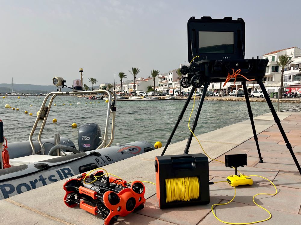 El Govern incorpora un robot submarino para controlar los fondeos