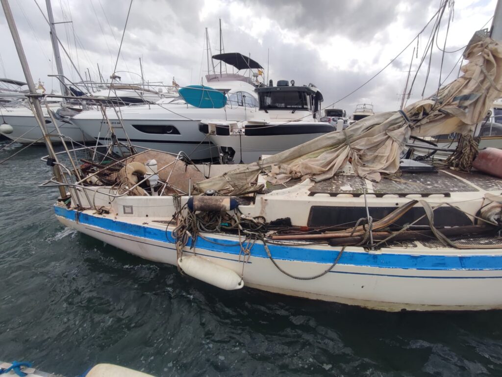 La tormenta arrastra barcos del fondeadero de Pollença hasta el puerto