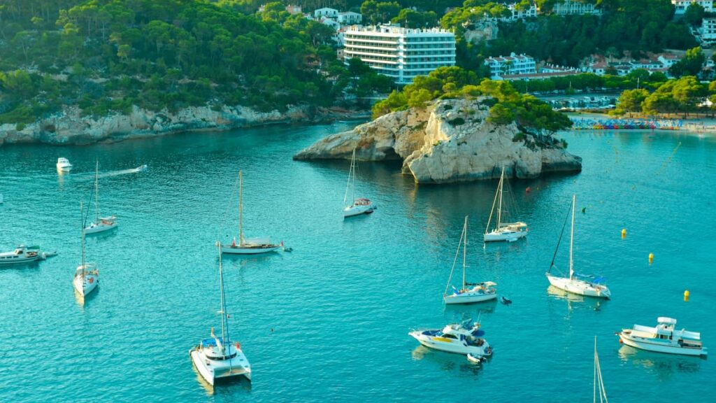 Ni se le ocurra alquilar su barco privado en Baleares