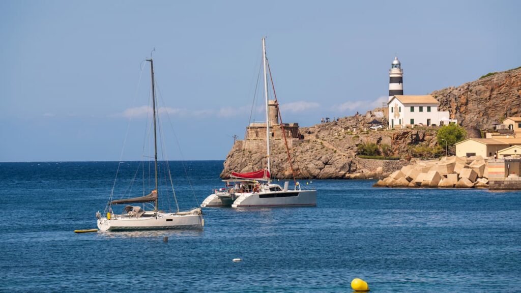 Una avioneta se estrella frente al faro del Port de Sóller