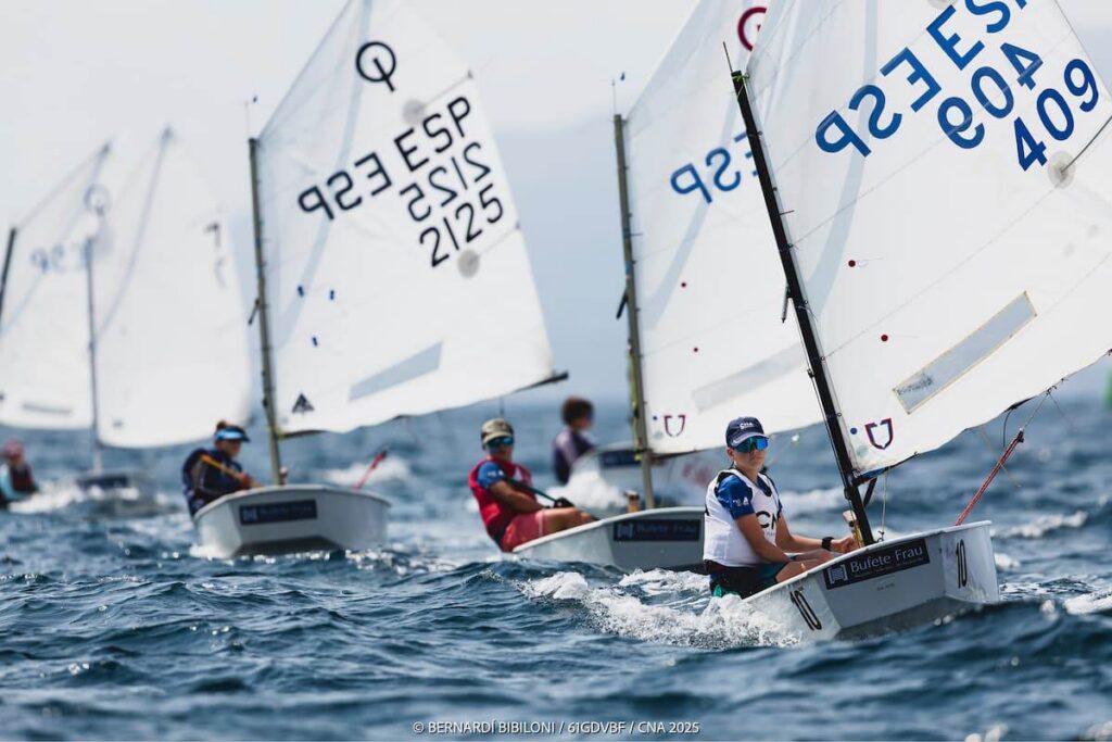 Buen viento para el arranque de la regata Bufete Frau en el Arenal