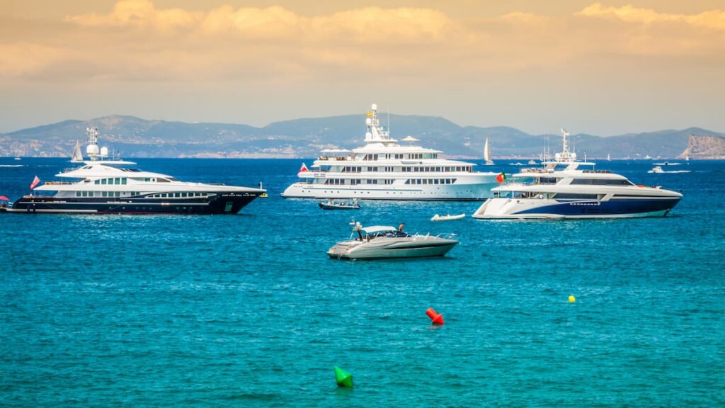 La masificación de los megayates, una cuestión de calado