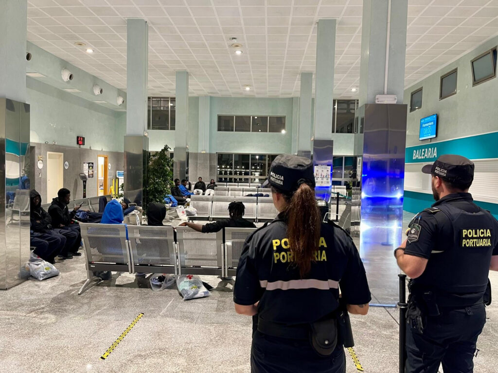 Los empresarios del puerto rechazan el centro de migrantes en la estación marítima