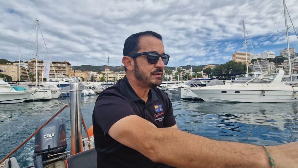 La escuela de vela de Port Calanova navega todo el año