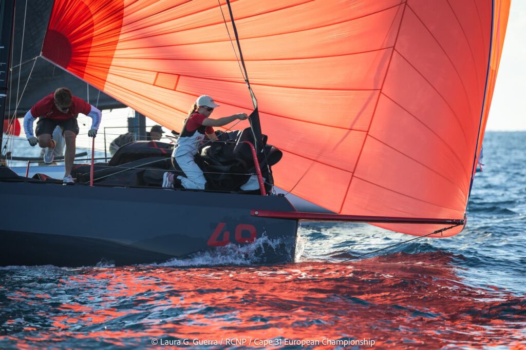 Stig se mantiene líder a falta de la jornada final del Campeonato de Europa de Cape 31 en el RCNP