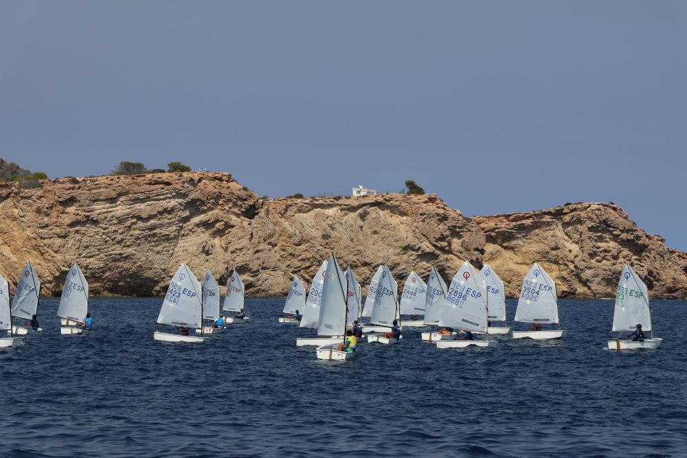 Vuelve la competición de vela ligera al Club Náutico Ibiza