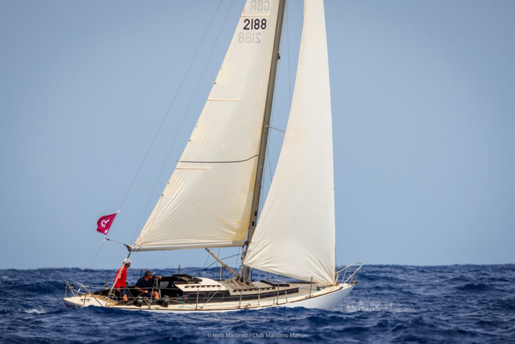 Los hermanos Harris ganan la Middle Sea Race con un barco de madera de 1965
