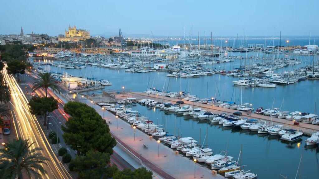 Prórrogas de concesiones náuticas en Baleares: entre el interés general y el recaudatorio