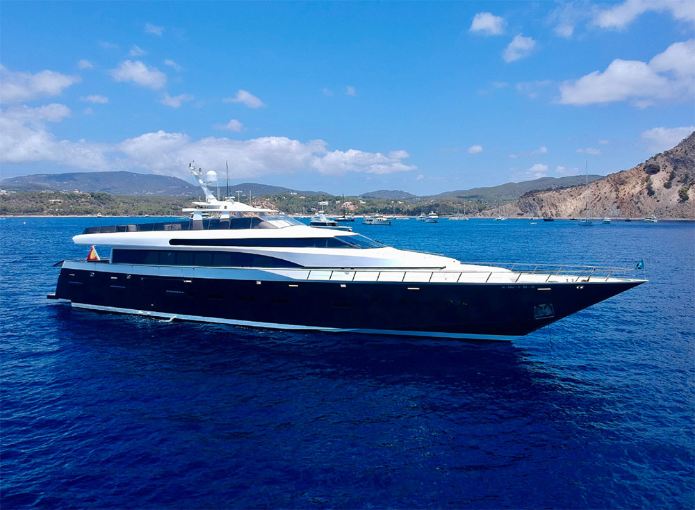 El antiguo Fortuna fija su base en el muelle de Levante de Ibiza