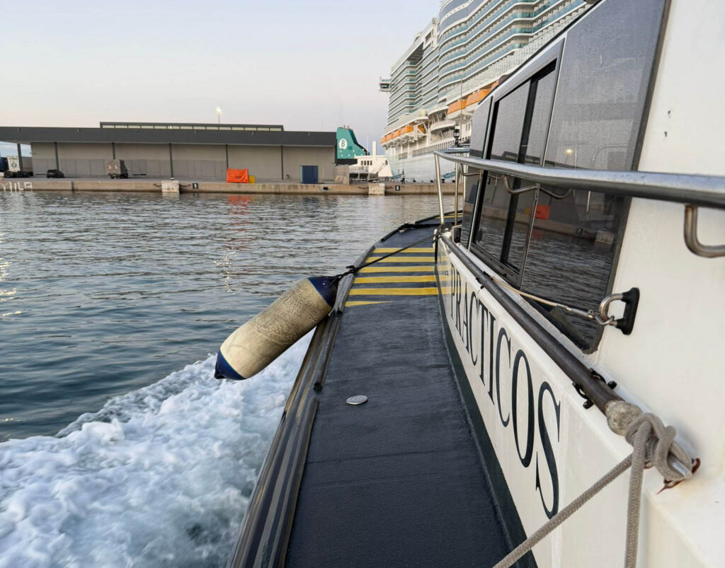 A bordo con los prácticos del puerto de Palma