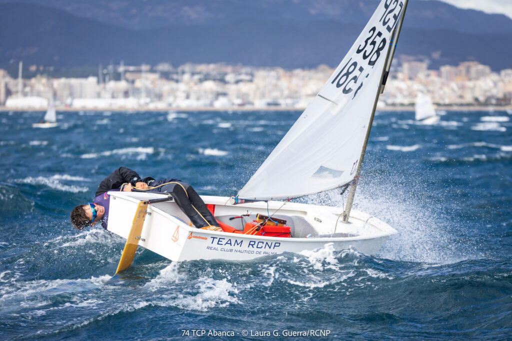 Dani Capa lidera en solitario el 74 ABANCA Ciutat de Palma