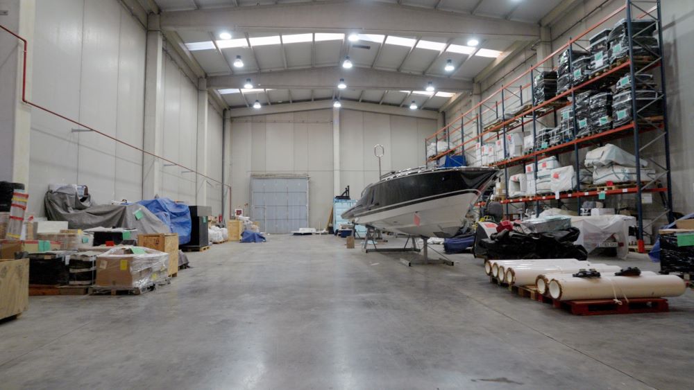 Evolution Yacht refuerza su oferta logística con un almacén de depósito temporal