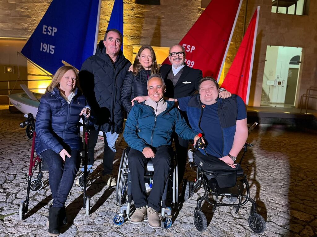 Héroes, la exposición de Luca Monzani inspirada por navegantes con discapacidad