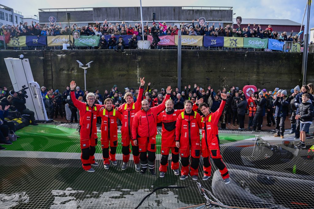 Sodebo bate el récord del Trofeo Jules Verne tras dar la vuelta al mundo en 40 días