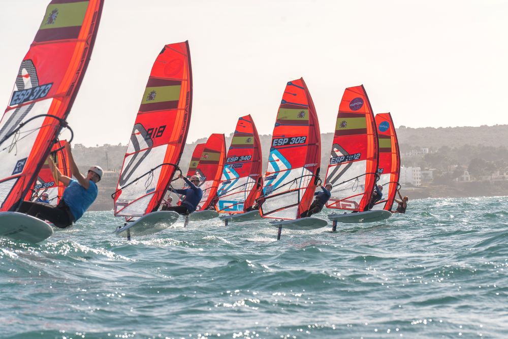 Los regatistas de tablas se exhibieron en el Club Nautic Arenal