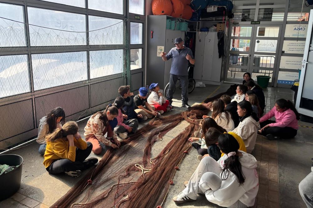 Los alumnos de Can Cantó descubren la pesca tradicional en la Setmana del Mar