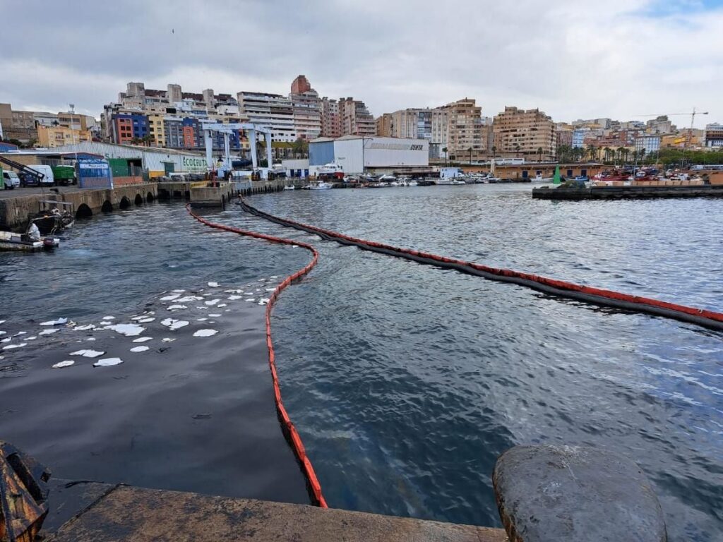 Multa de 380.000 euros por un vertido de fueloil en puerto