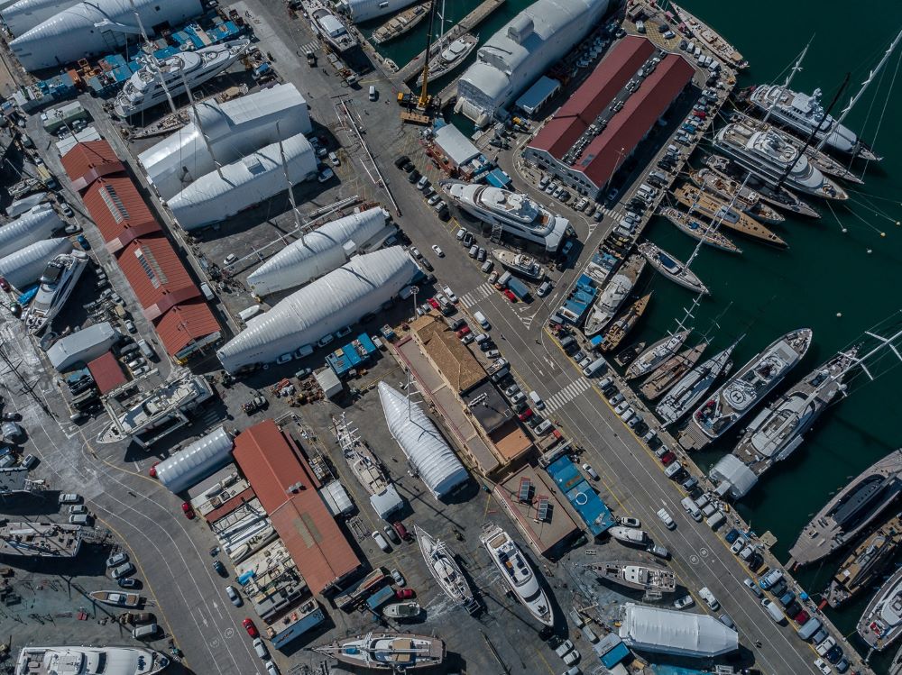 Dos personas heridas tras una explosión en un yate en el puerto de Palma