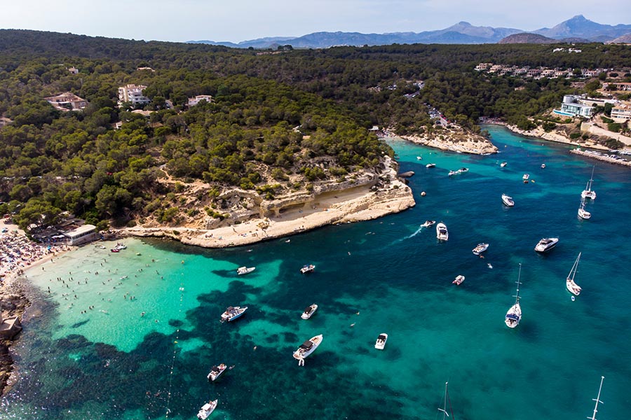 Los navegantes reclaman el fondeo libre sobre arena en Baleares