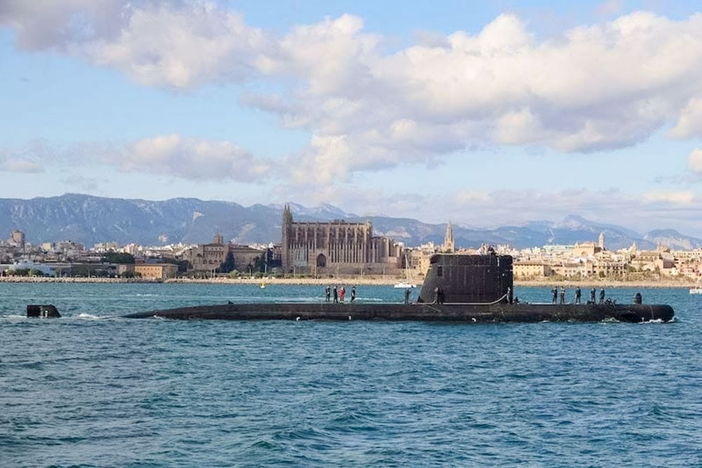El submarino S-71 Galerna de la Armada Española hace escala en Mallorca